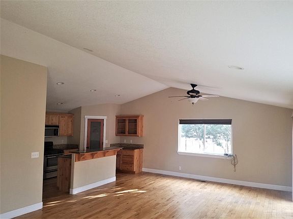 4th image of 281 SE Laurel Ln