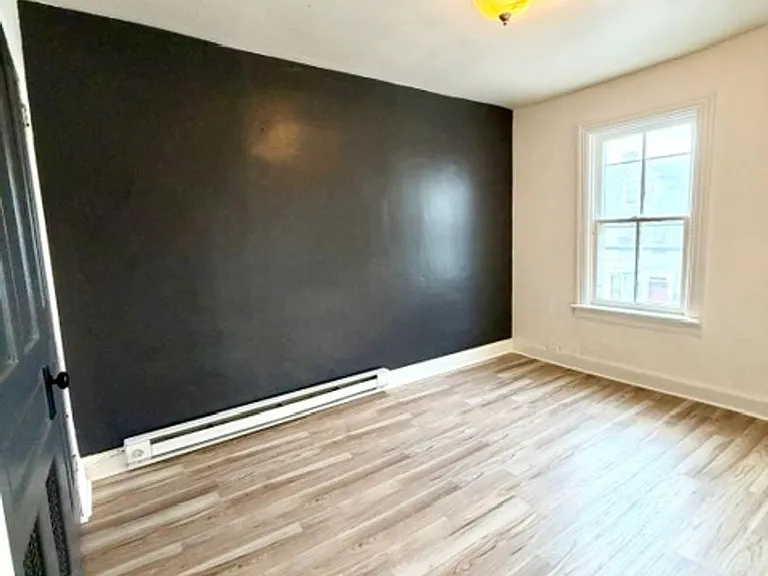 232 E King St #4 — Photo 3
