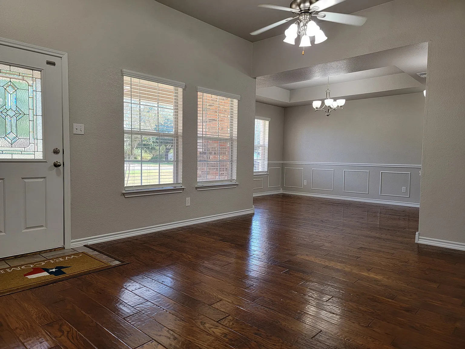 4 bed, 1900 sqft, $1,995 — Photo 3