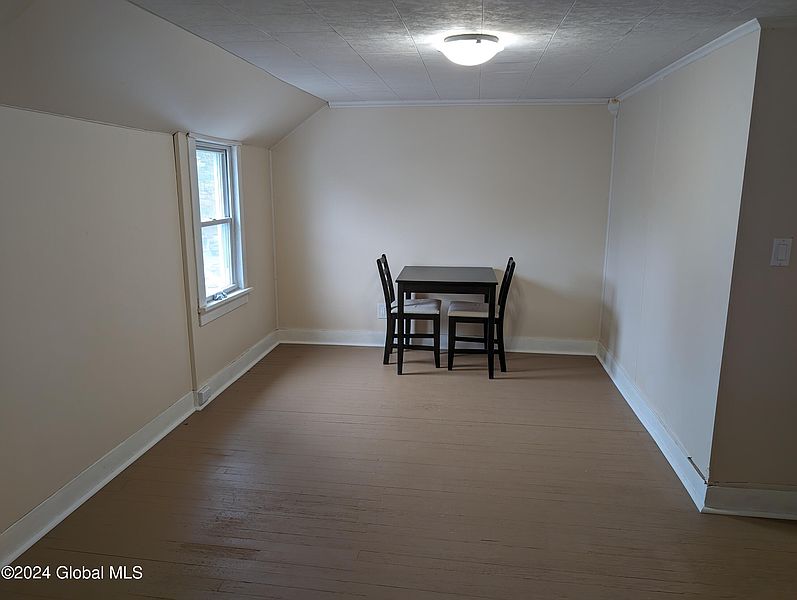 5th image of 404 Main Avenue