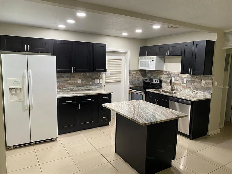 2605 Pembrook Dr — Photo 4