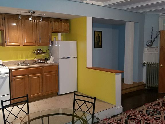 4th image of 371 Parkside Ave