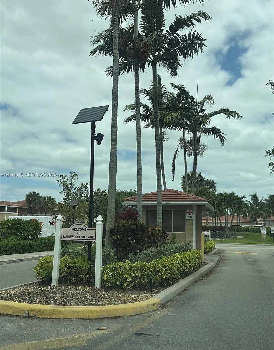 Lakewood Village — Photo 1