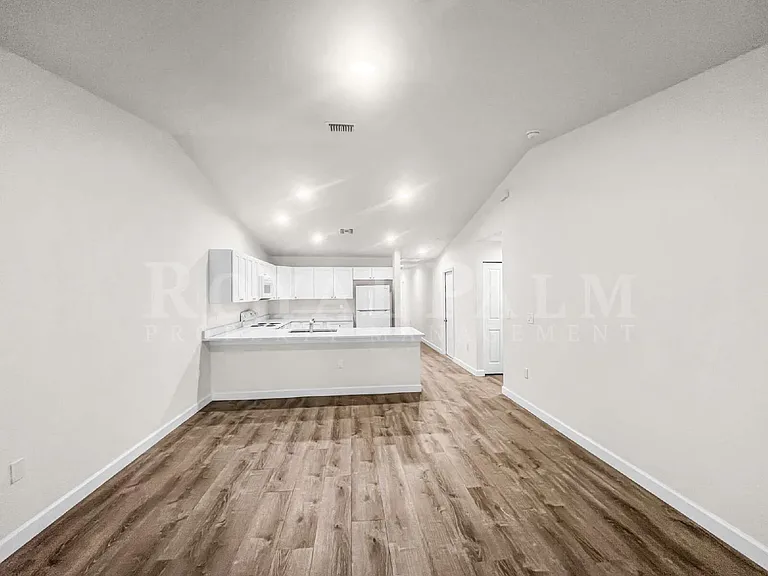 745 Harry Ave S — Photo 8
