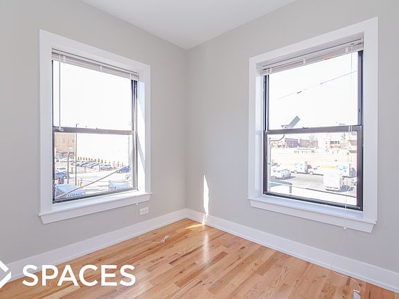 5th image of 820 W Cuyler Ave #824321