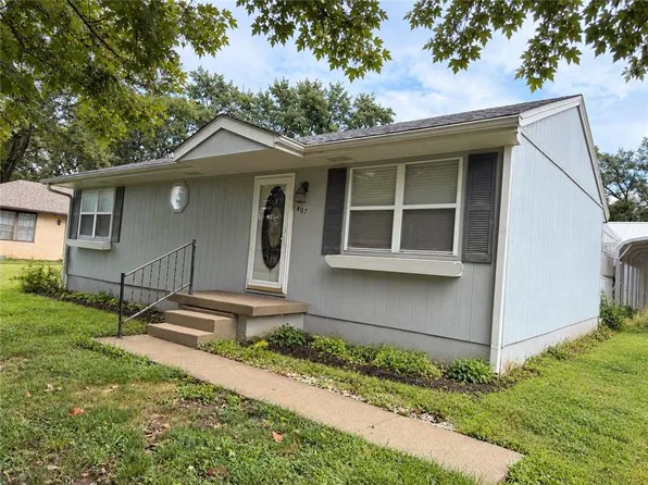 407 Vernon St, Buckner, MO 64016
