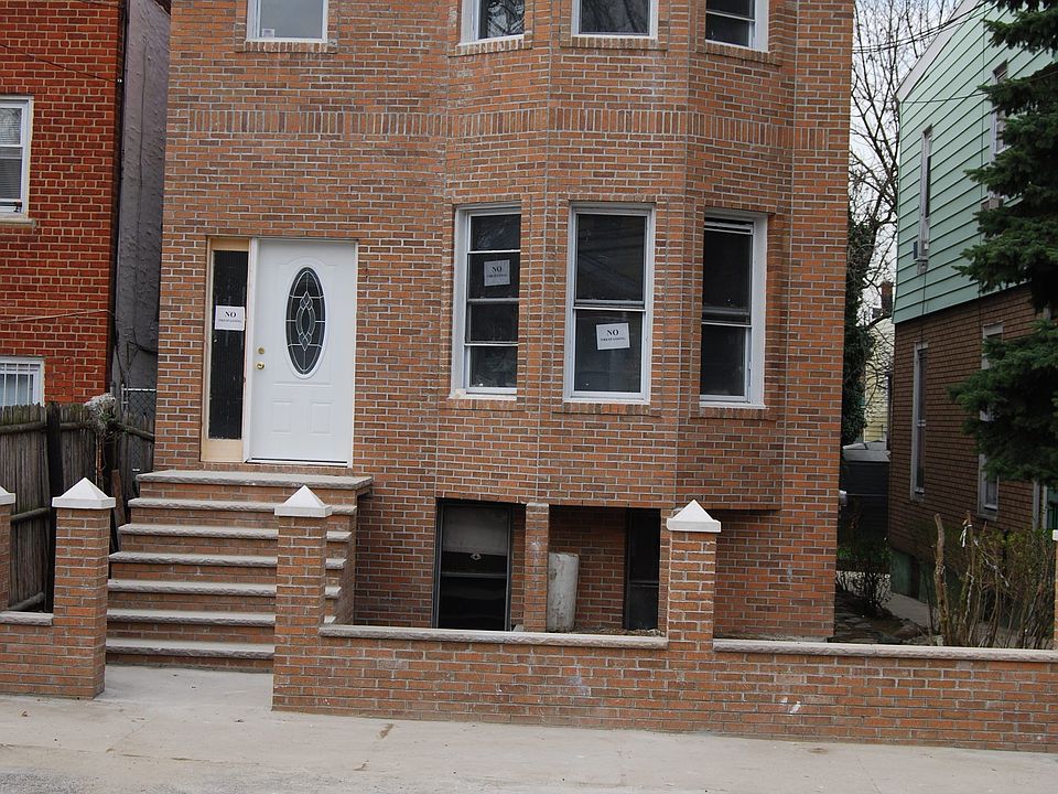 1st image of 832 E 224th St