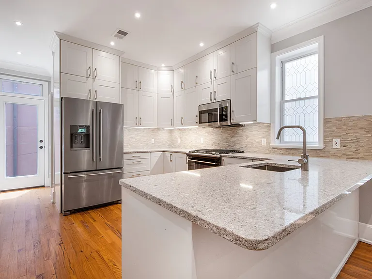 8 R St NW #6 — Photo 26