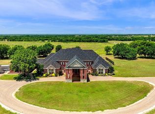 2303 Wolf Front Rd, Van Alstyne, TX 75495