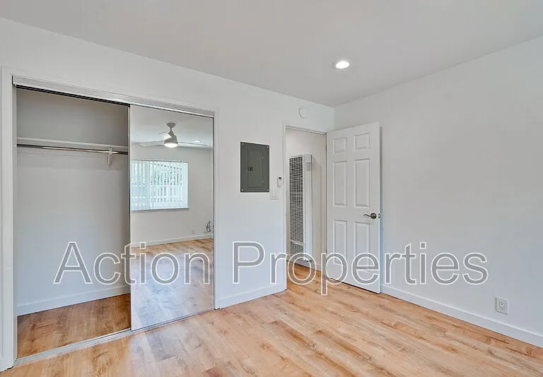 2186 Carlmont Dr #6 — Photo 13