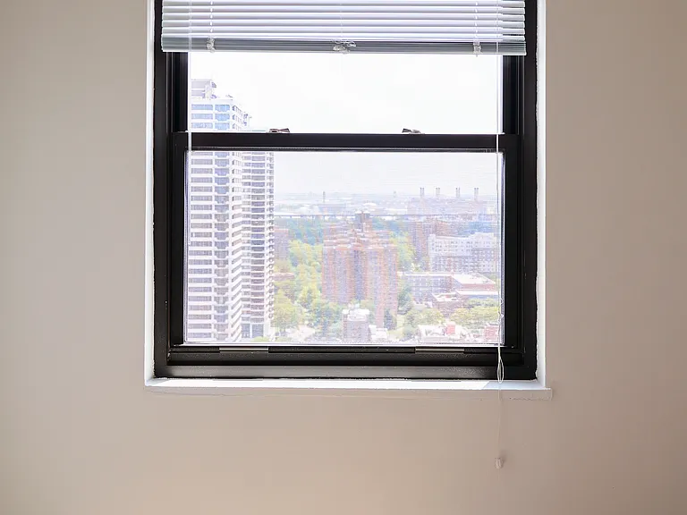 1990 Lexington Ave #12C — Photo 4