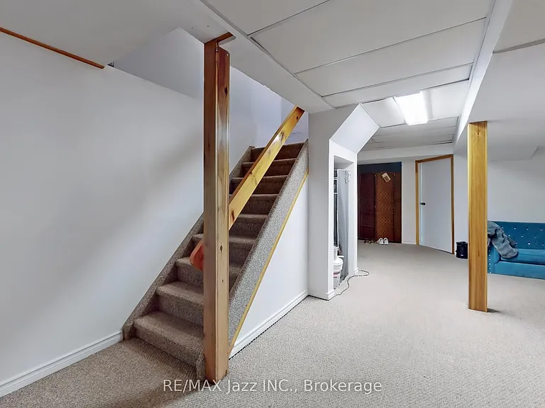 677 Grandview Dr — Photo 15