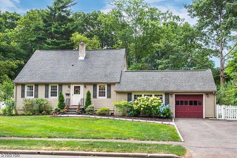 1st image of 212 Midway Ave