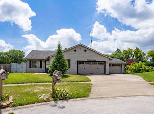 30W291 Small Tree Ct, Warrenville, IL 60555