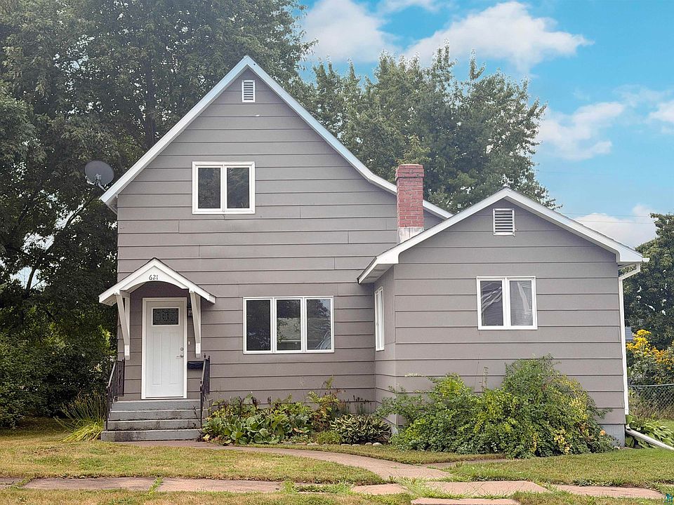 1st image of 621 18th Ave W