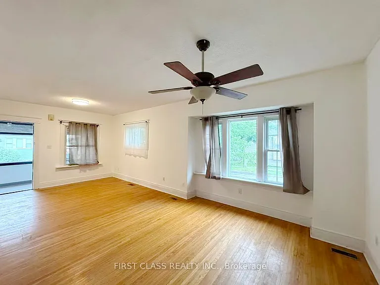 9 Grantham Ave S — Photo 9
