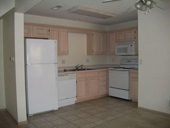 3rd image of 1201 Pebblecreek Dr APT A