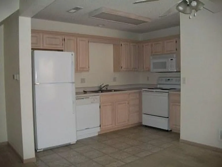 1201 Pebblecreek Dr — Photo 3