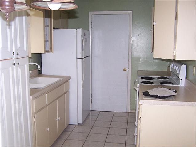 2nd image of 110 Harris St