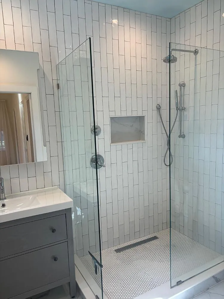 3 bed, 2400 sqft, $3,945 — Photo 2