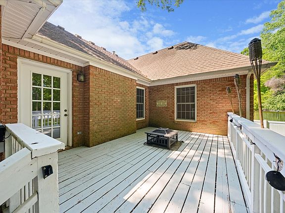 5th image of 113 Brookview Ct