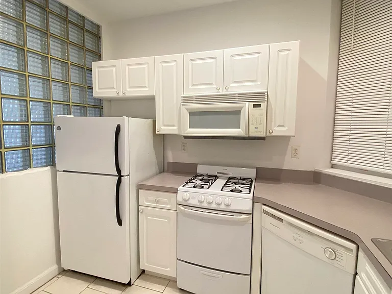 410 Washington St #1 — Photo 1