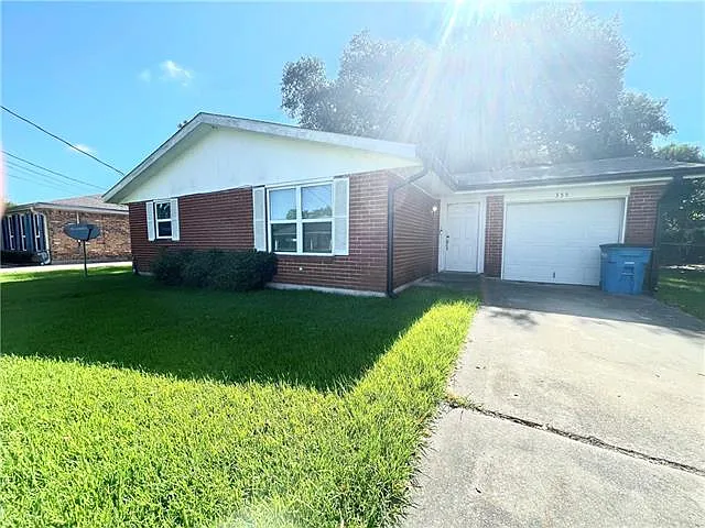 3 bed, 1.5 bath, 1549 sqft, $1,700 — Photo 4