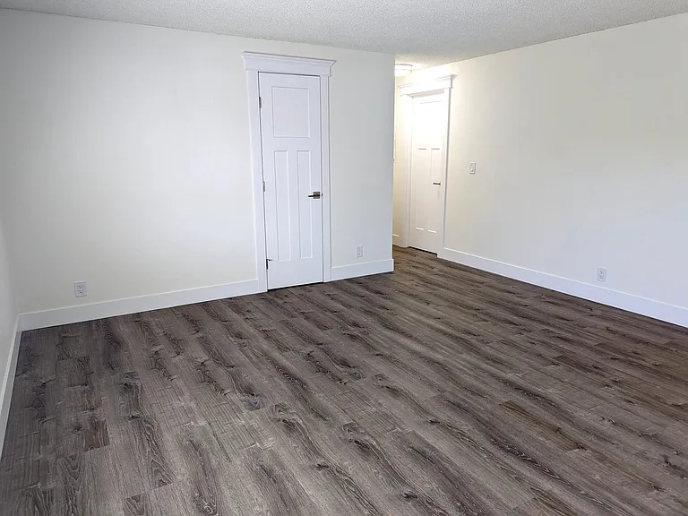 215 SW Kalmia St #D — Photo 12