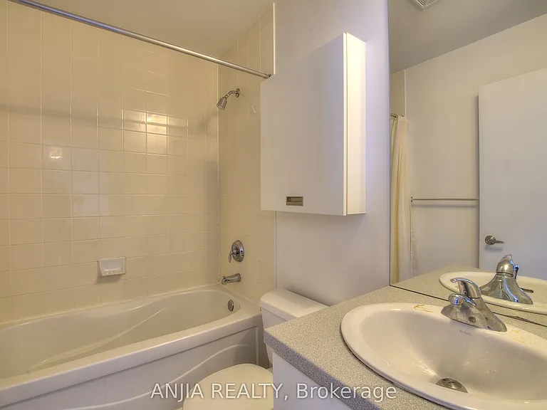 38 Grenville St #3104 — Photo 9