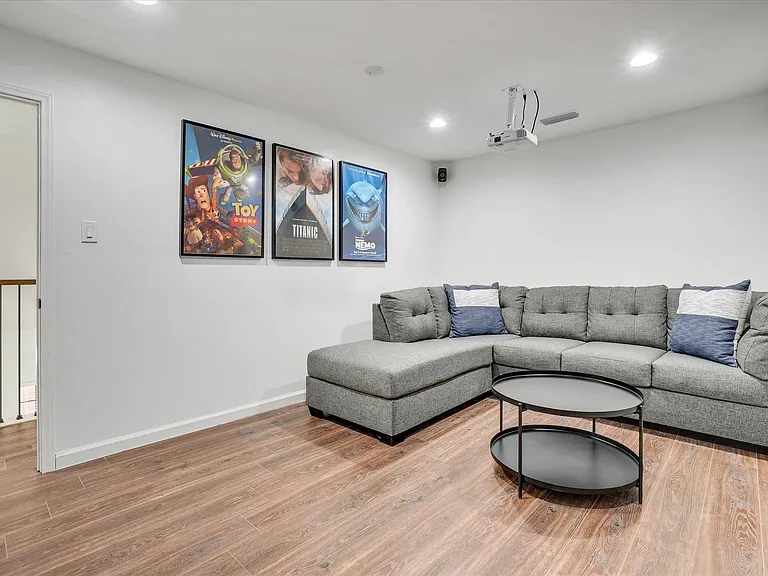 922 Blackstone Dr — Photo 15