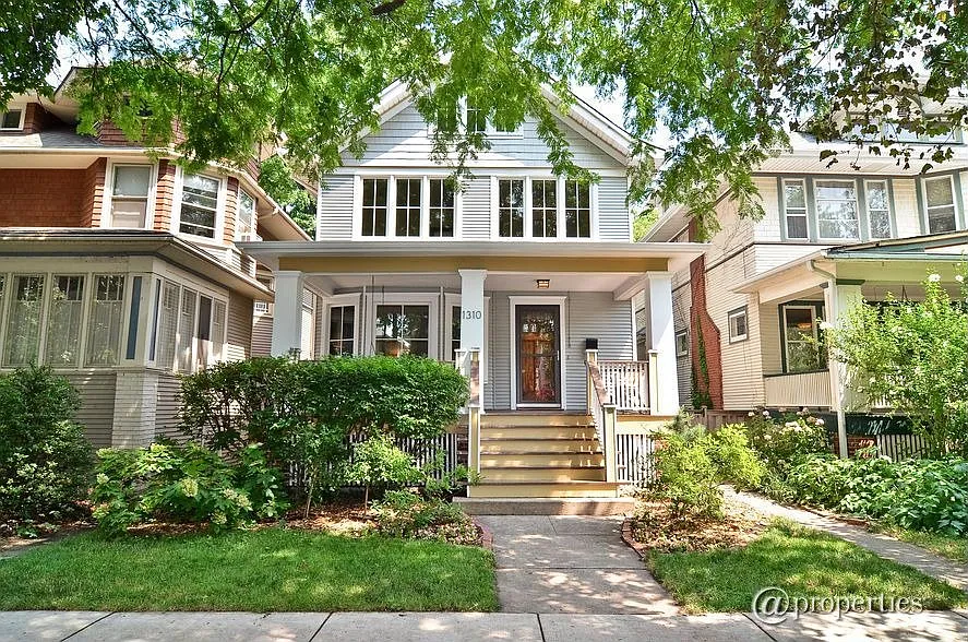 1310 W Glenlake Ave photo 1