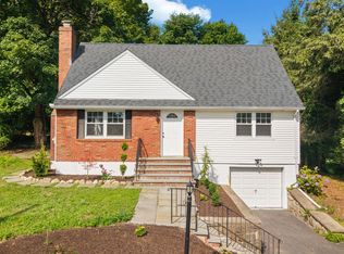 3 Field Pl, Cortlandt Manor, NY 10567