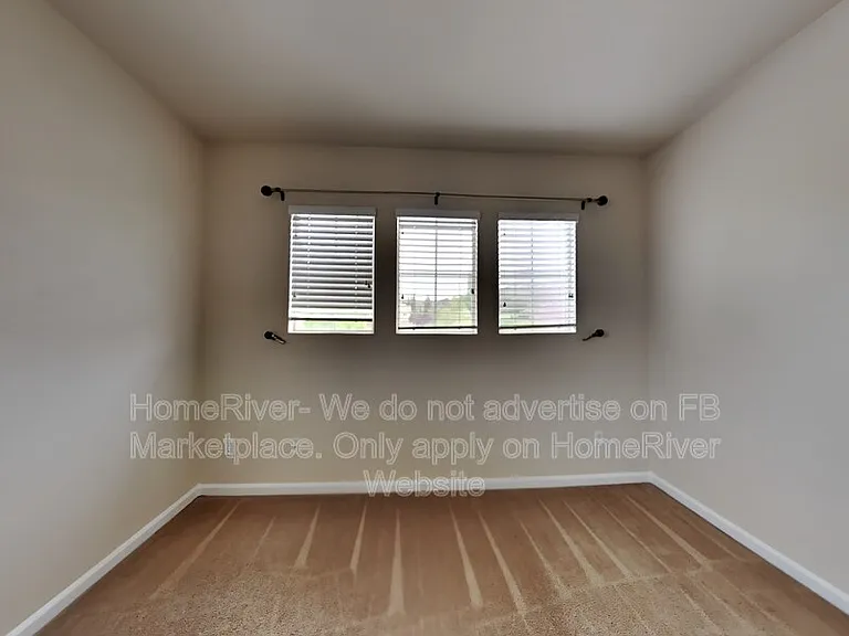 1069 Huntly Dr — Photo 16