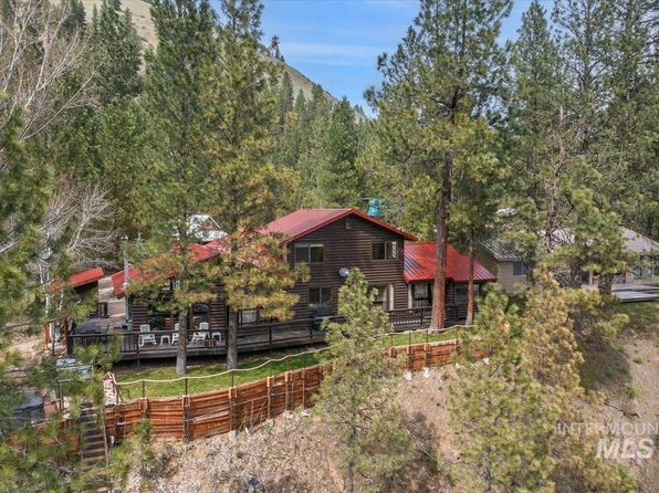 9 Chipmunk Ln, Garden Valley, ID 83622