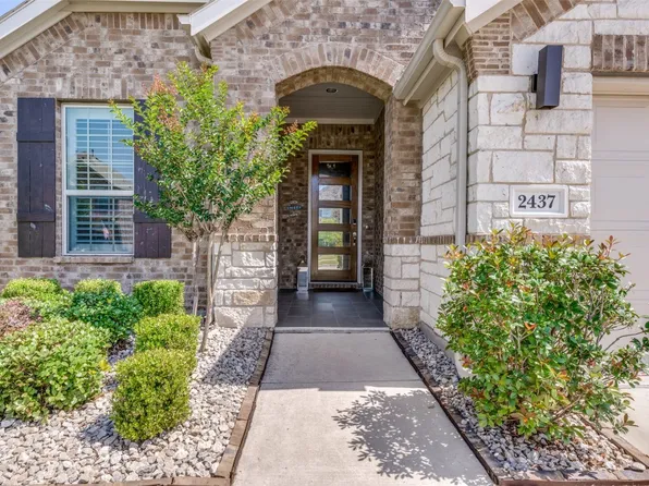 2437 Flowing Springs Dr, Fort Worth, TX 76177