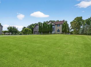 70 Hosner Mountain Rd, Hopewell Junction, NY 12533