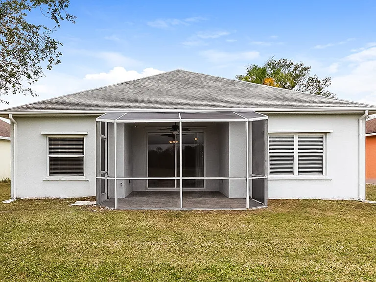944 Springwood Cir — Photo 16