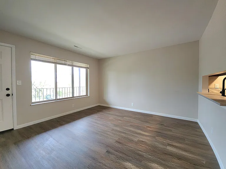 246 Hood St #10 — Photo 3