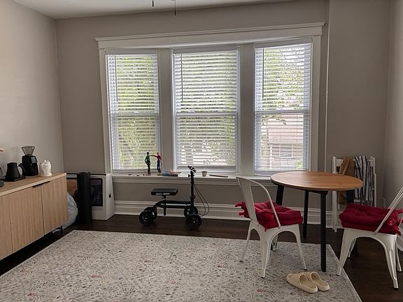 2nd image of 4704 N Leavitt St #2F