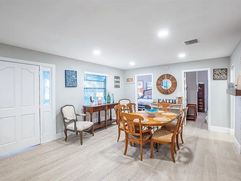 244 Lexington Dr — Photo 18
