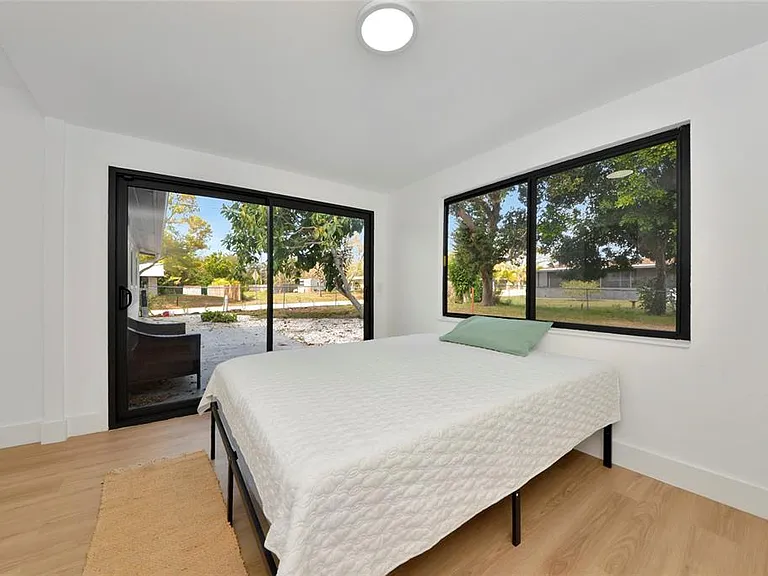 2239 Worrington St — Photo 12