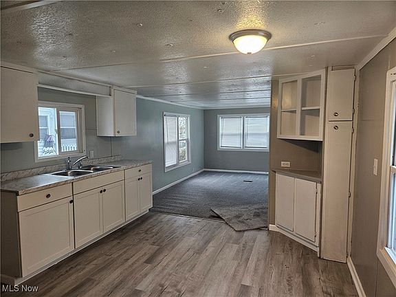 4th image of 2305 E Waterloo Rd