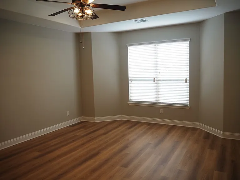 4129 Broadway Ave — Photo 15
