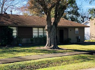 104 Lee St, West Columbia, TX 77486