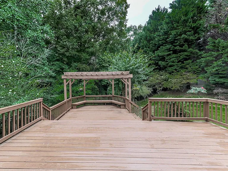 408 Sixes Dr — Photo 35