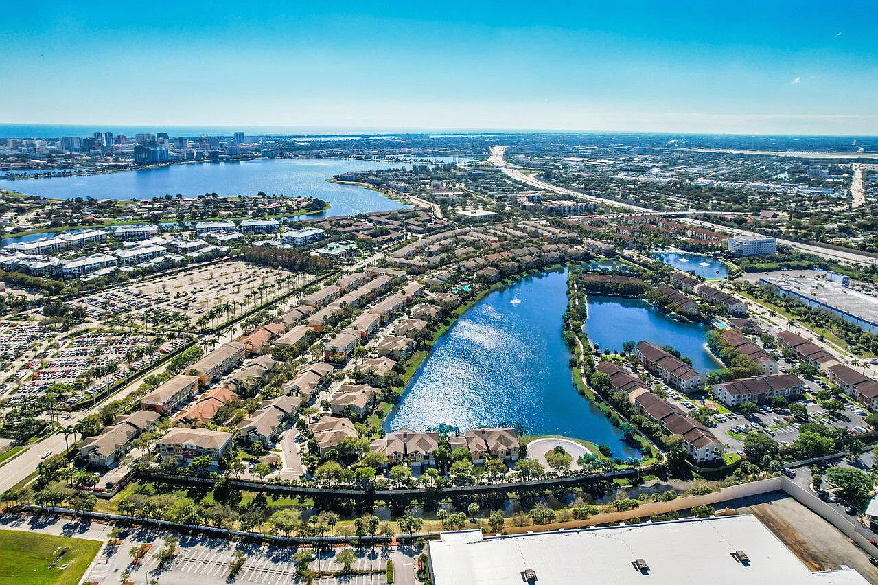 2 bed, 2.0 bath, 1357 sqft, $2,850 — Photo 3