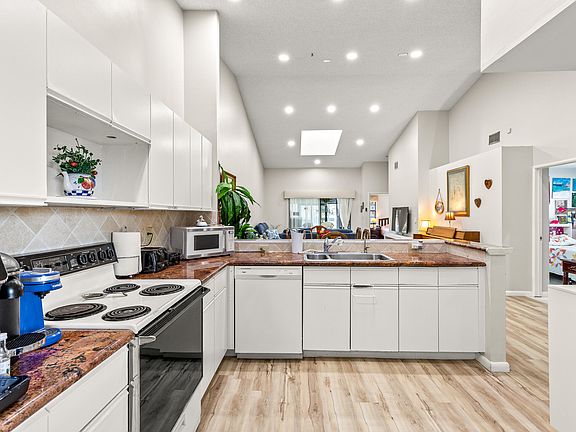 3rd image of 8306 Summersong Terrace