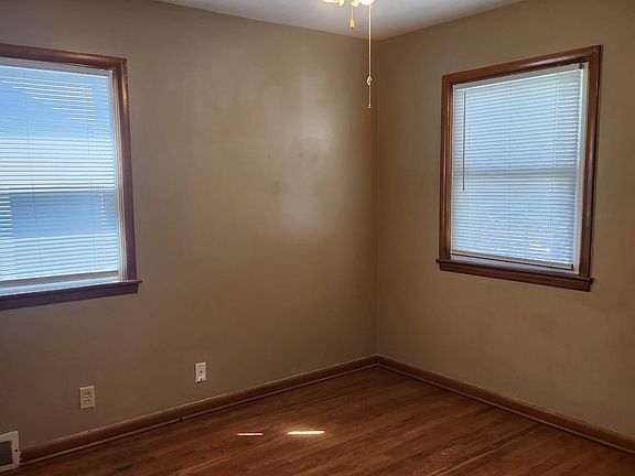4th image of 4343 Seward St