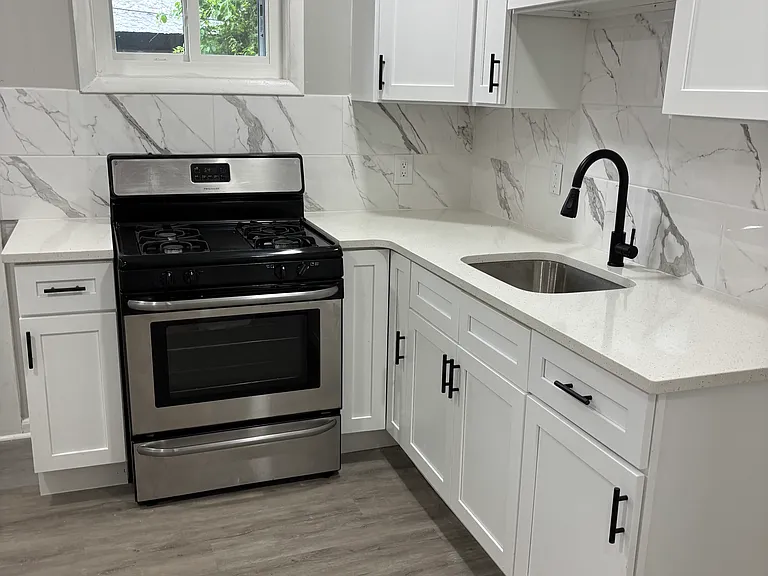 133 N Salford St — Photo 3