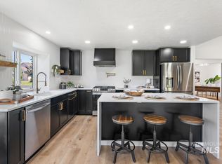 733 N Harvey Ln, Eagle, ID 83616